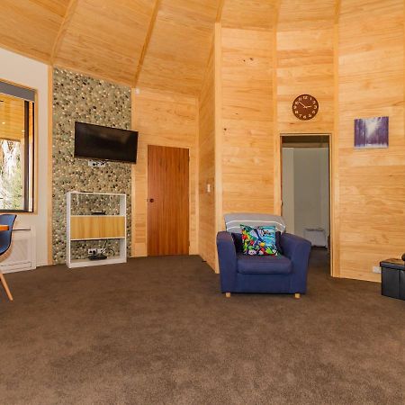 The Snowglobe - Ohakune Modern Yurt Style Chalet Exterior photo