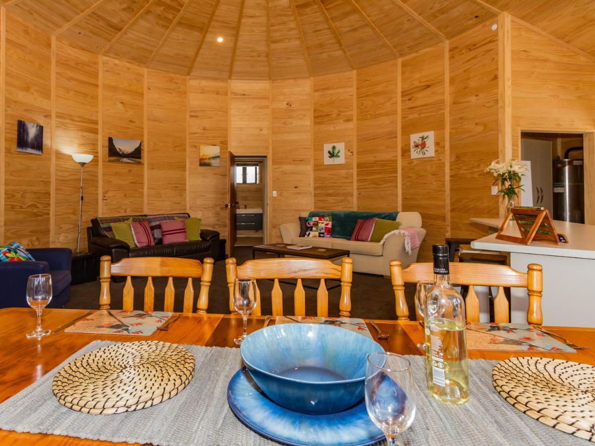 The Snowglobe - Ohakune Modern Yurt Style Chalet Exterior photo
