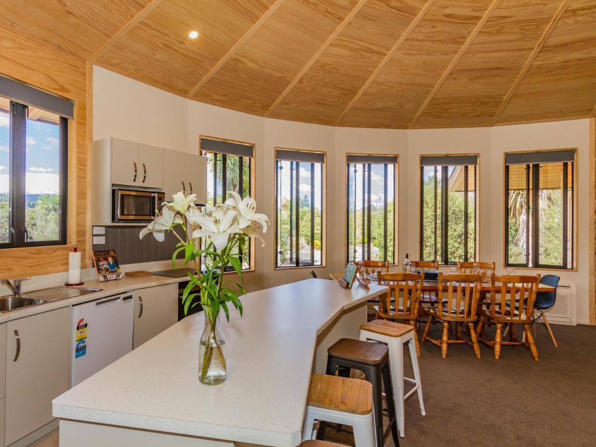 The Snowglobe - Ohakune Modern Yurt Style Chalet Exterior photo