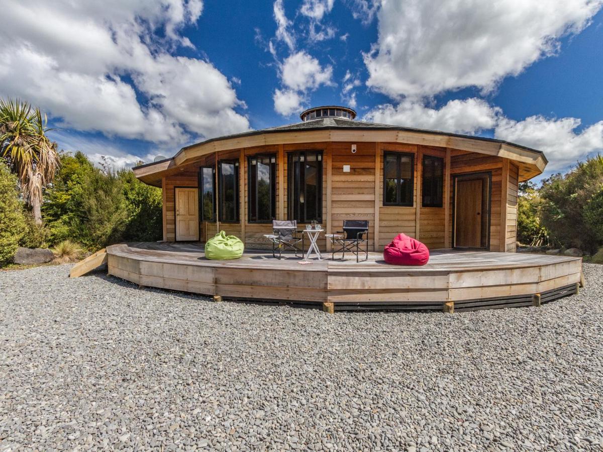 The Snowglobe - Ohakune Modern Yurt Style Chalet Exterior photo