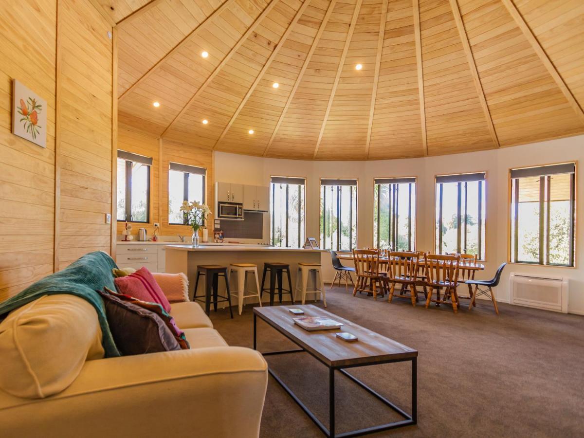 The Snowglobe - Ohakune Modern Yurt Style Chalet Exterior photo