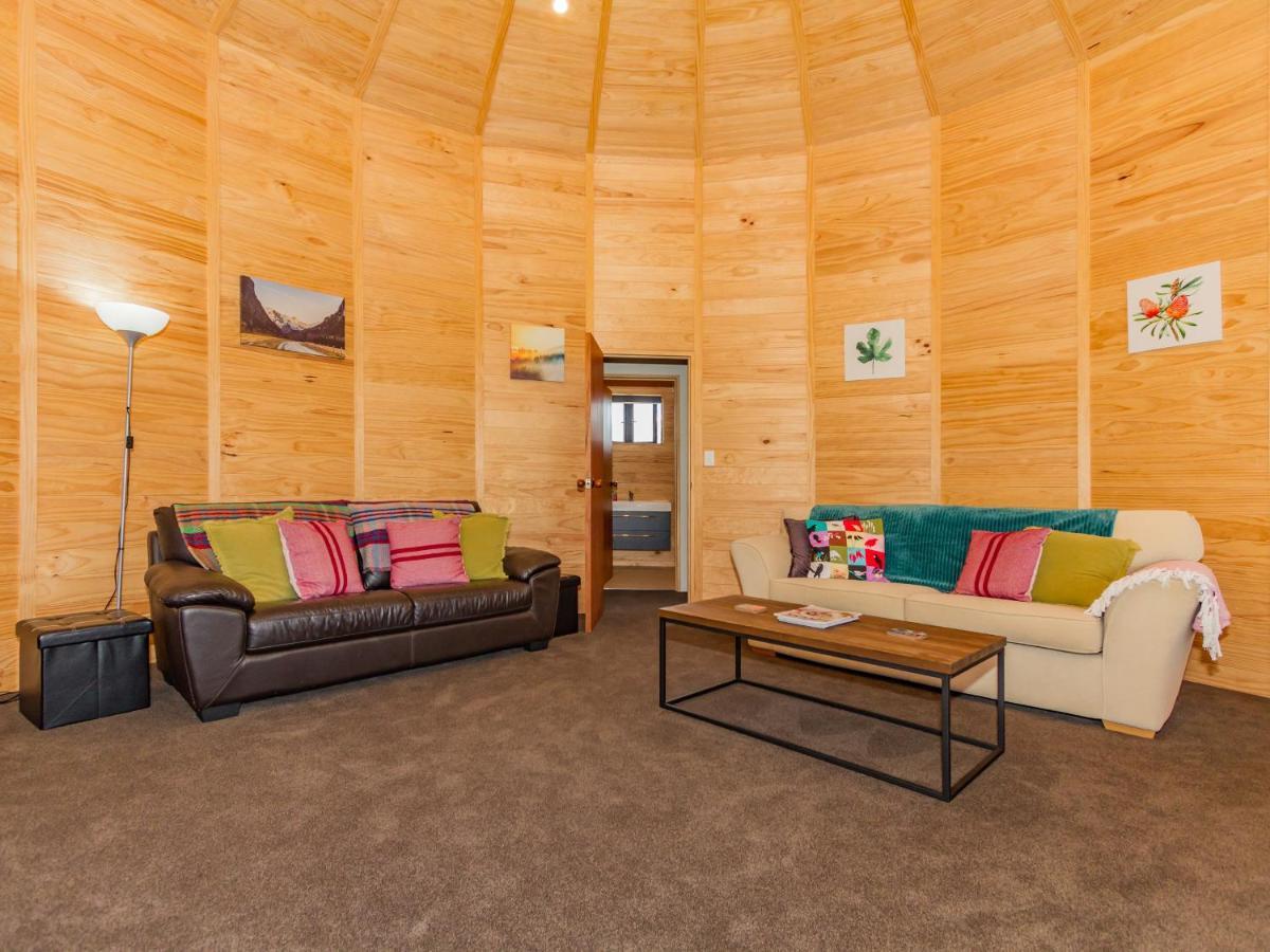The Snowglobe - Ohakune Modern Yurt Style Chalet Exterior photo